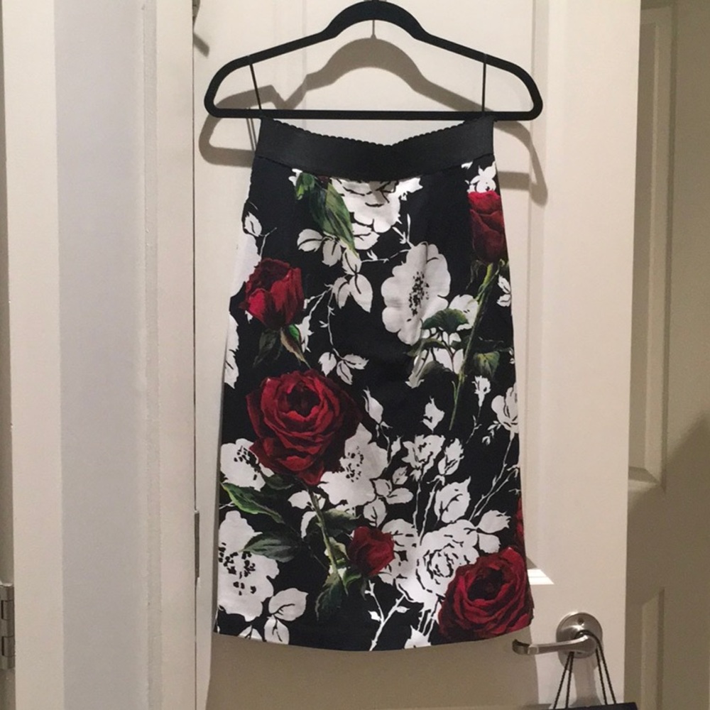 Dolce and Gabbana red rose print skirt